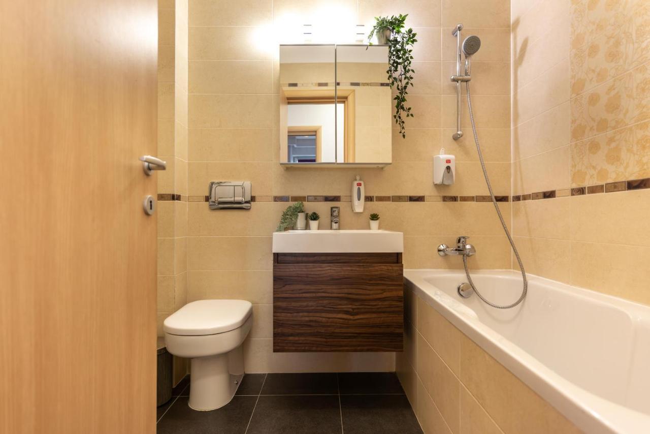 Long Heaven - Comfortable & Spacious In Baneasa דירה בוקרשט