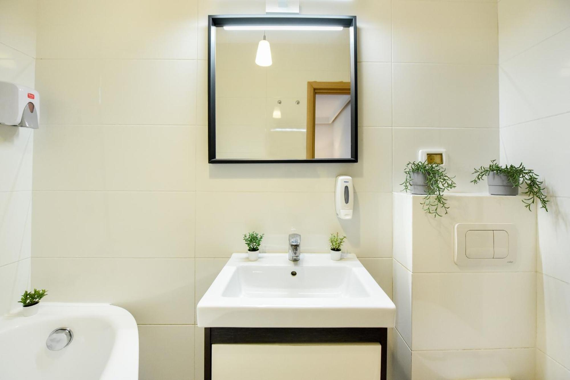 Long Heaven - Comfortable & Spacious In Baneasa דירה